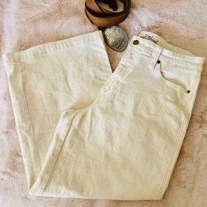 Universal Thread Wide Leg Cropped Jeans 12/31